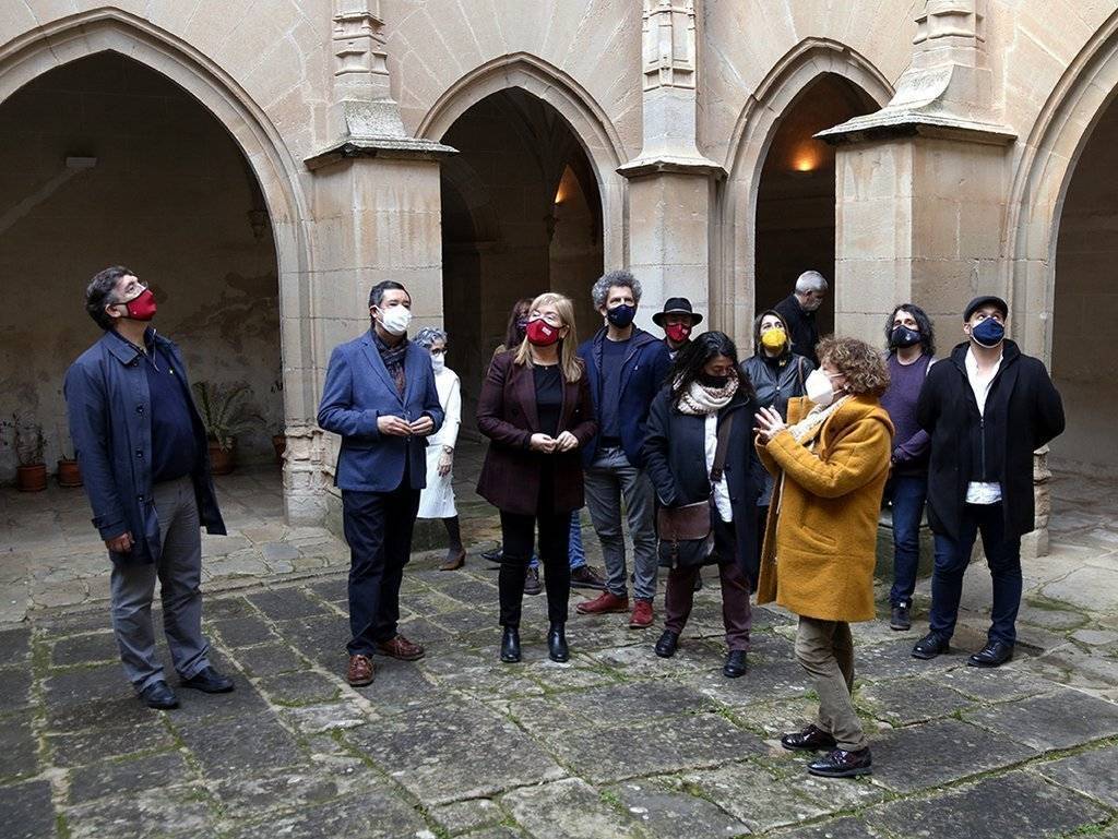 Pla general de la consellera de Cultura, Àngels Ponsa, durant una visita al convent Sant Bartomeu de Bellpuig, el 18 de febrer de 2021. (Horitzontal)