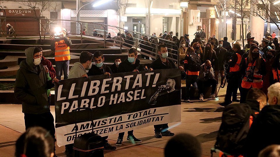 Conceb¡ntració a la Plaça Ricard Vinyes @EduardSubirats