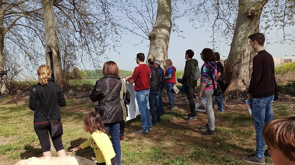 Caminada en fefnsa de les banquetes dels Canals @C analViu