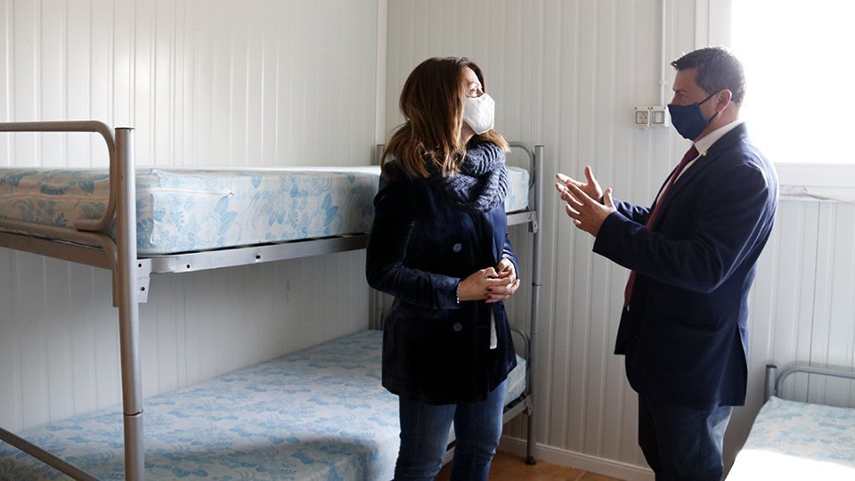 Meritxell Budó, visita els allotjaments per a temporers d'Alcarràs @LauraCortés