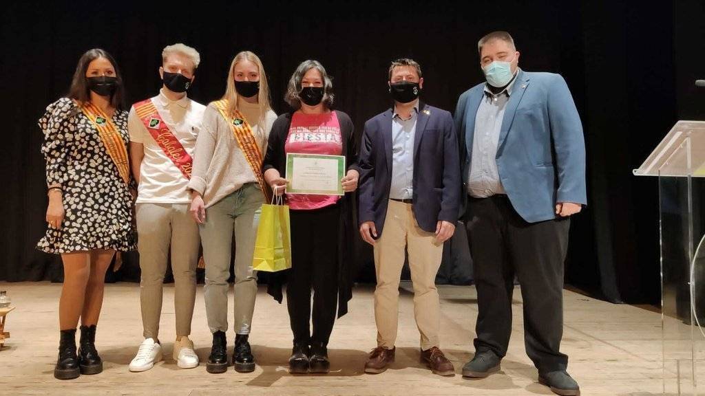 Mireia Cañadell rep el 16è premi de Narració Curta Vila d'Alcarràs