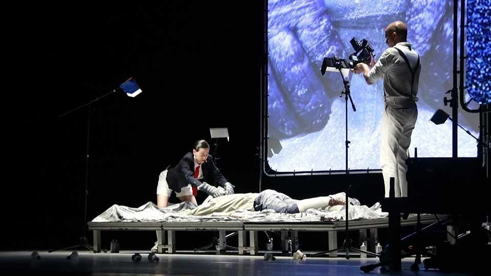 Pla obert de l'espectacle The Mountain @AnnaBerga