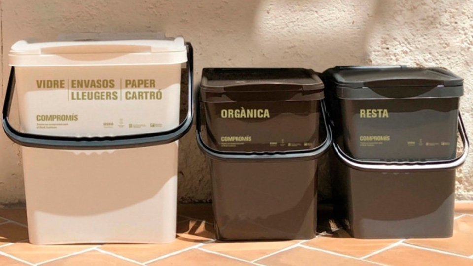 Cubells de recollida selecctiva a Tarroja