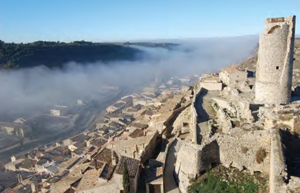 Castell de Guimerà dominant la Vall del Corb Pag-261