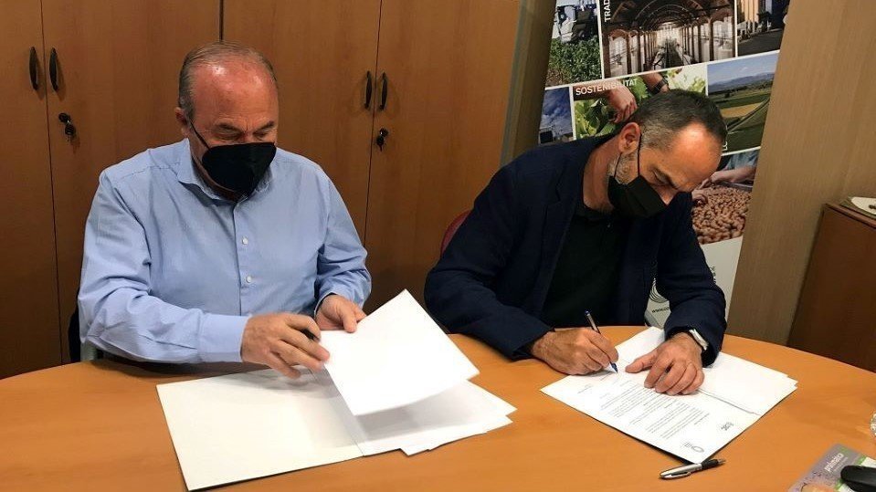 Signatura conveni FCAC - Clúster Bioeconomia Catalunya  -  Foto: cedida per la FCAC