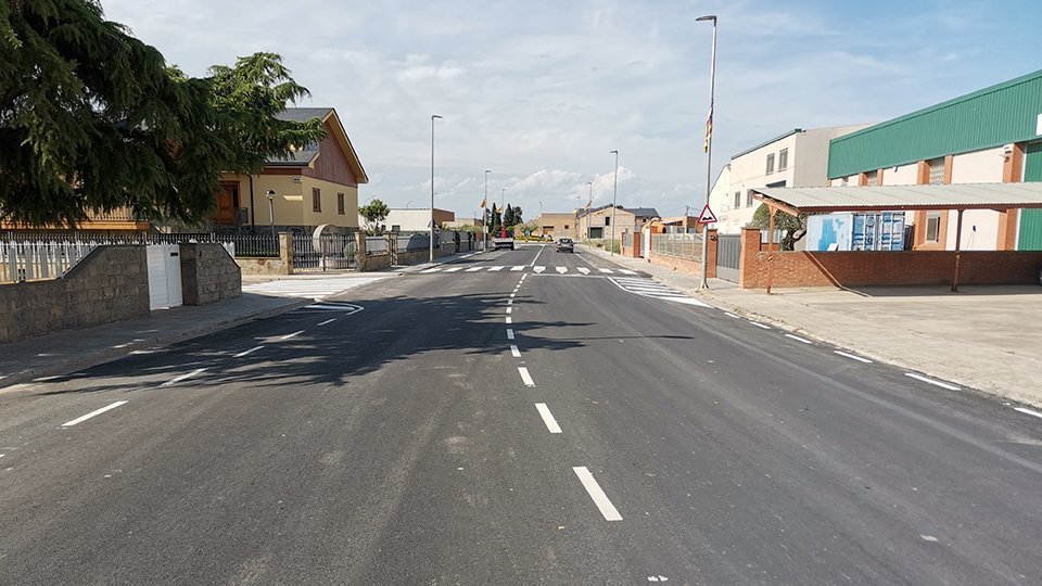 Imatge de la nova senyalització horitzontal de Vilanova de Bellpuig @AJVilanova