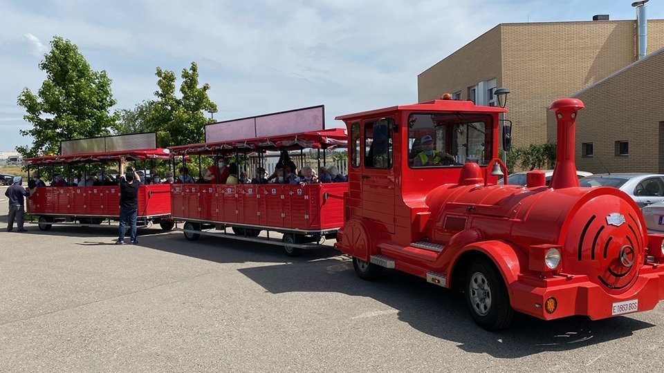 Els escolars del Roser viatgen en el tren @AjTorre-serona