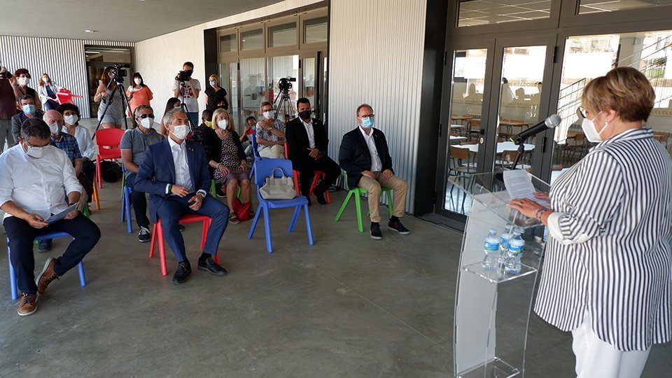 L'alcaldessa d'Almenar en la inauguració de la nova escola @JosepA.Pérez