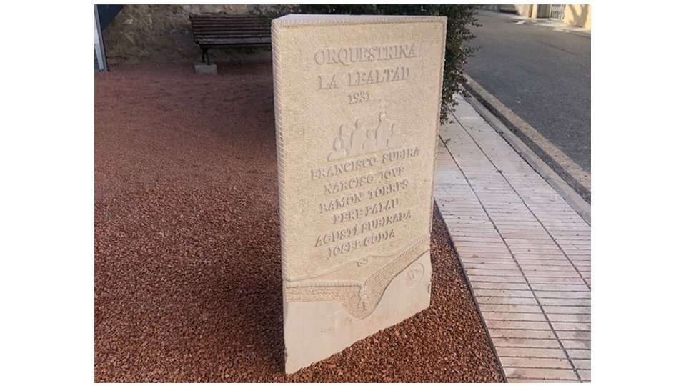 Benavent dedica un monument al grup instrumental l’Orquestrina La Lealtad @Benavent