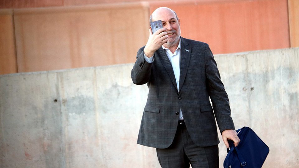 Pla americà de l'eurodiputat letó Boris Cilevics a la sortida de la presó de Lledoners. Imatge del 5 de febrer del 2020. (Horitzontal)