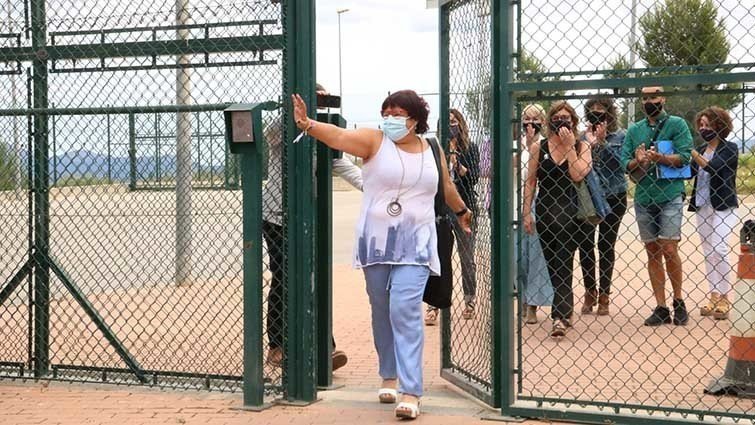 Dolors Bassa sortint de la presó de Figueres @MiquelCodolar