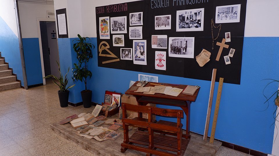 Escenificació d'una aula escolar a l'INS Terres de Ponent @JosepA.Pérez