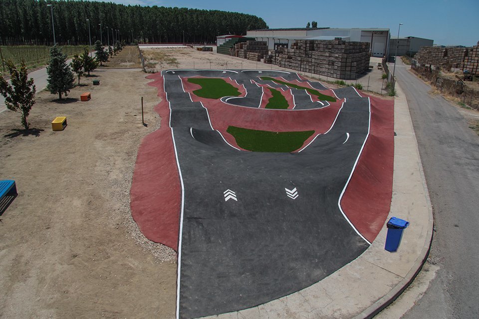 Parc d'activitats amb bicicletes, patins i monopatins a Golmés @JosepA.Pérez