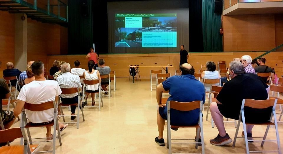 La reunió amb el veïnat de la Granja d'Escarp per decidir com serà l'Avinguda de Lleida -  Foto: cedida per l'Ajuntament de la Granja d'Escarp