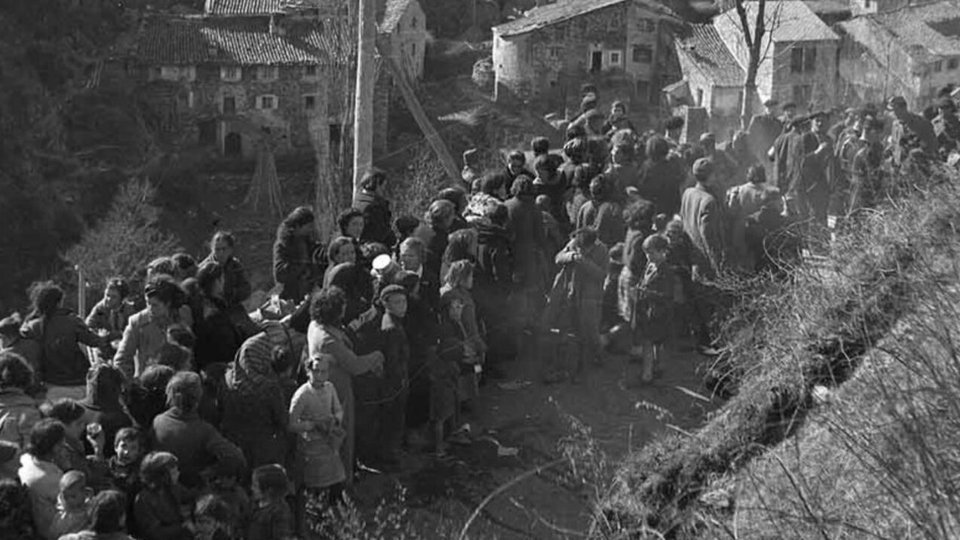 Refugiats republicans de camí de Prats de Molló, hivern de 1939. Fotografia (parcial): Philippe Gaussot.