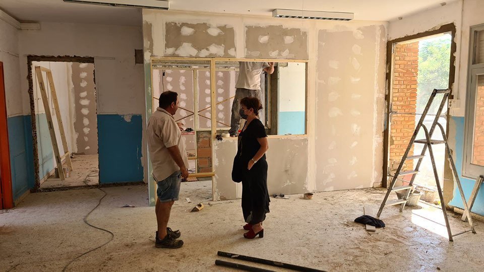 L'alcaldessa de Massalcoreig Montse Jové visita les obres de l'escola @Ajuntament