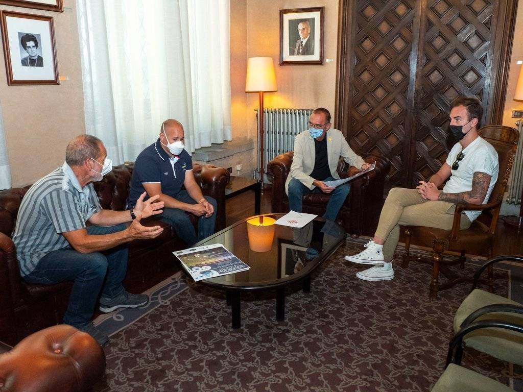 L'alcalde i el regidor Ignasi Amor han rebut a Germán Jiménez i Josep Miralles al despatx noble de la Paeria - Paeria