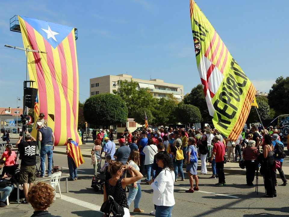 Acte polític al costat de l'EOI a Lleida, en la Marxa de Ponent @AnnaBerga