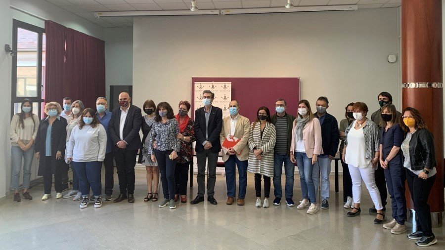 Cedida a l'ACN per la UdLPla obert amb el rector de la Universitat de Lleida, Jaume Puy, i representants de les entitats que participen al nou programa de voluntariat de la UdL, el 6 d'octubre del 2021. (Horitzontal)