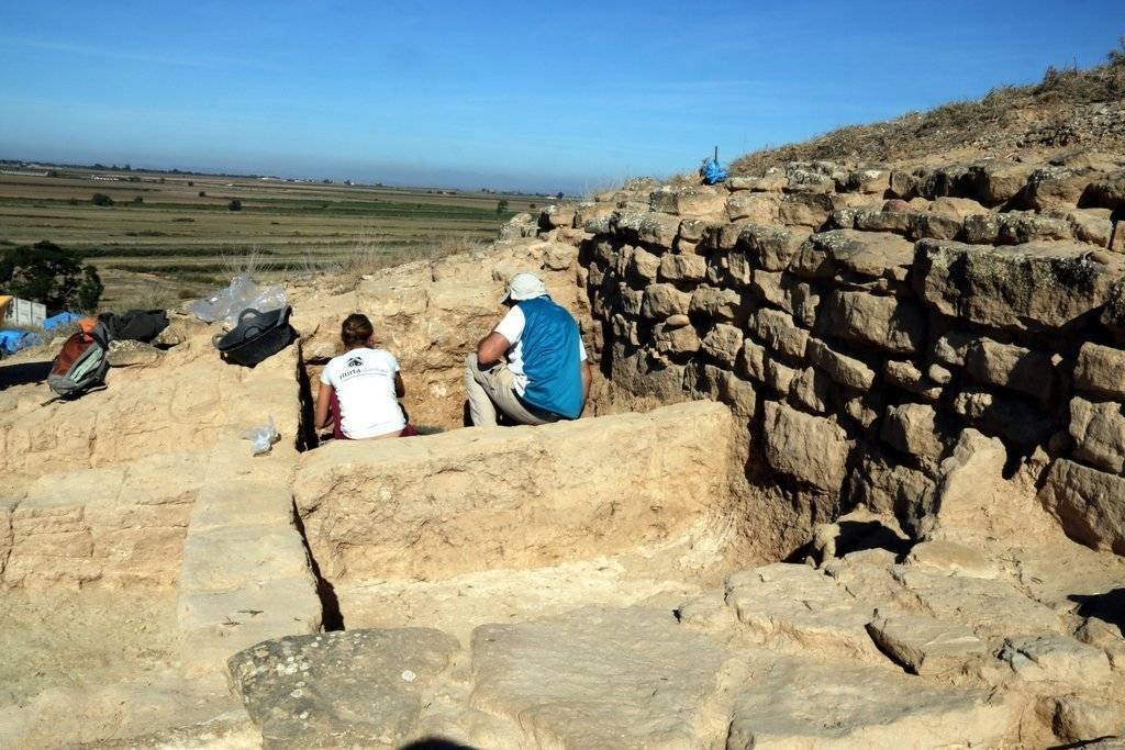 Salvador MiretImatge de la intervenció arqueològica al jaciment iber del tossal de la Caperutxa de la Saira, al terme d'Almacelles, el 7 d'octubre del 2021. (Horitzontal)