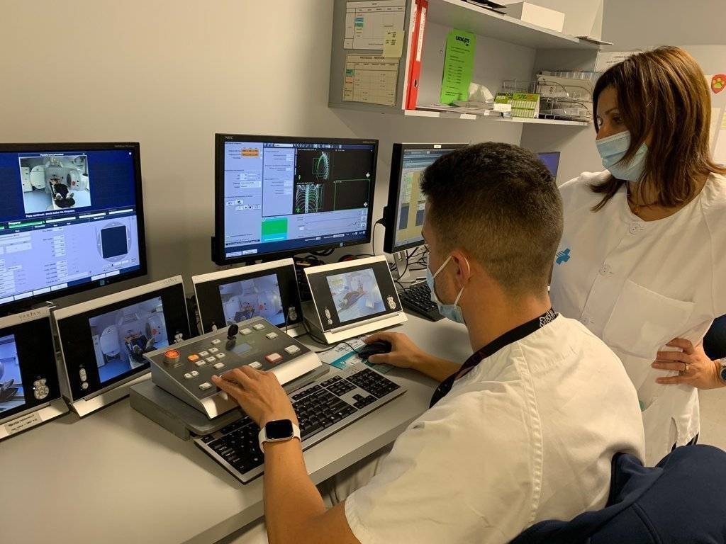 Sala control radioteràpia (1) - Foto: cedida per l'Hospital Universitari Arnau de Vilanova