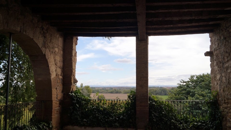 Porxos de l'Ermita de Butsènit. Fotografia: Cristina Mongay.