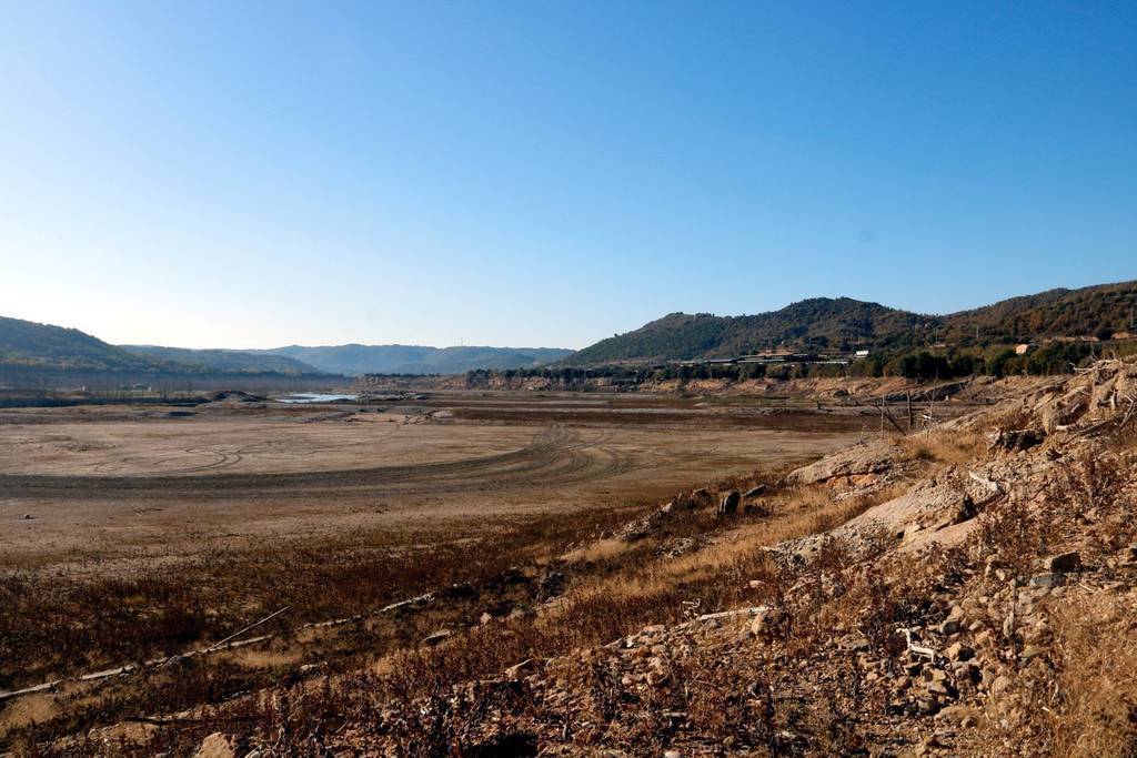 Oriol BoschPla obert on es pot veure la cua de l'embassament de Rialb, sense aigua, el 9 de novembre de 2021. (Horitzontal)