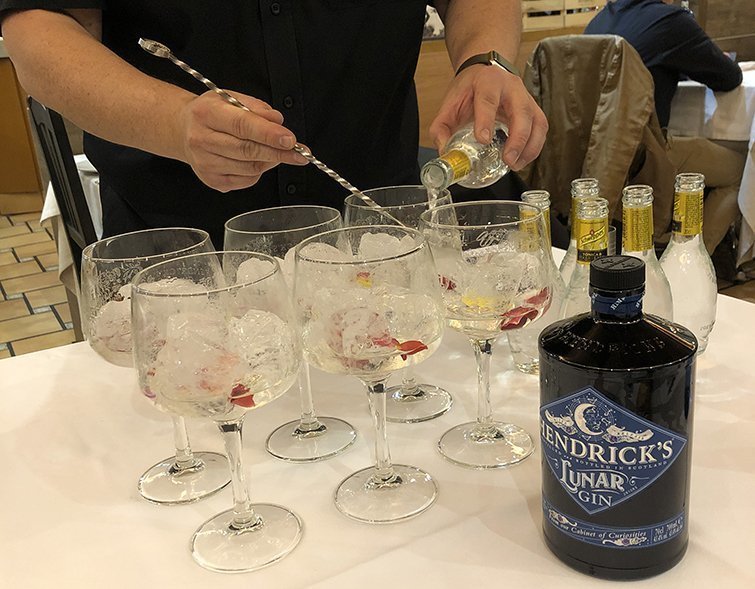 Preparant el gimtònic amb Hendricks Lunar ©JosepAPérez