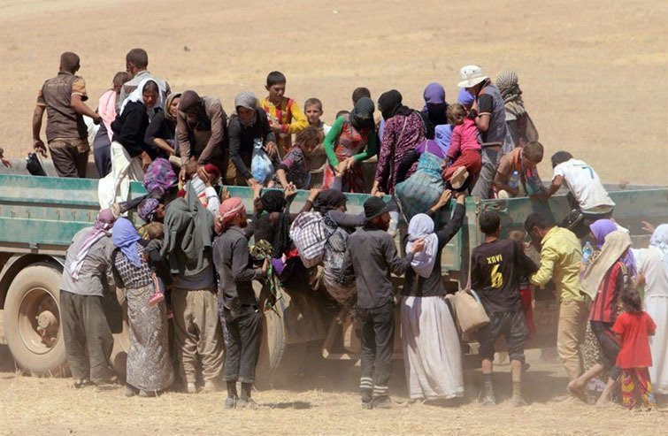 Famílies yazidies fugin de l'ocupació islamista