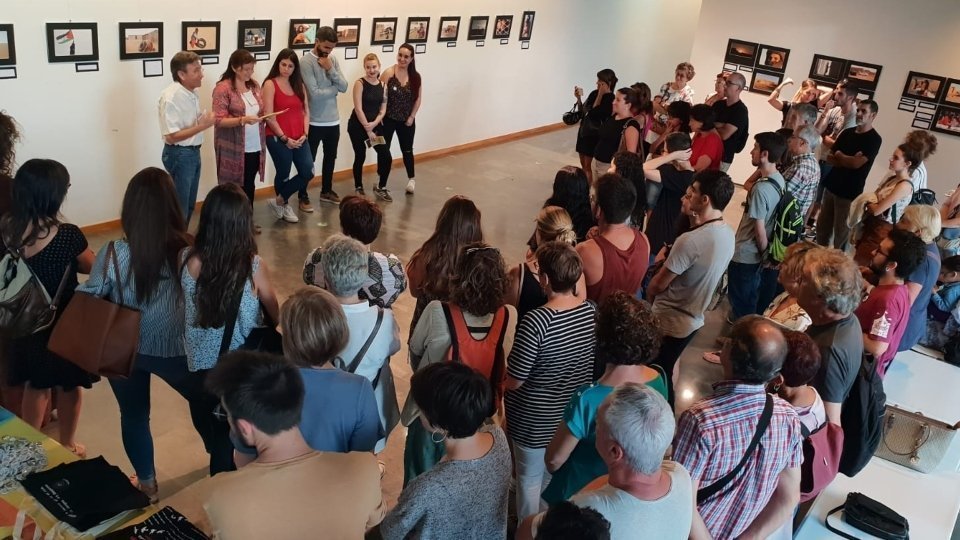 'Lleida pels refugiats' coordinant una exposició fotogràfica de les seves campanyes