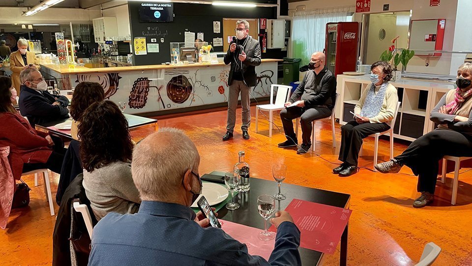 Joan Talarn en la presentació No t'ho empassis! Estovalles contra l’estigma ©Diputació