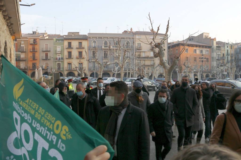El president Pere Aragonès passa per davant dels membres de la Plataforma Stop JJOO a la seva arribada a BalaguerData de publicació: divendres 28 de gener del 2022, 10:28Localització: BalaguerAutor: Laura Cortés