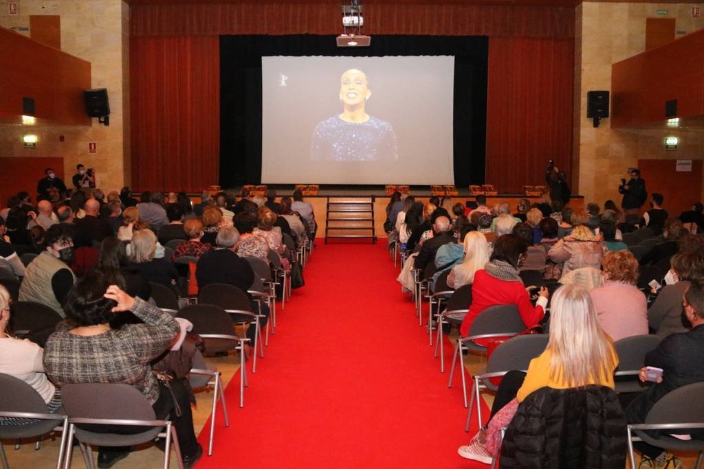 Veïns d'Alcarràs seguint la gala de lliurament dels premis de la Berlinale al casal cultural 'Lo Casino' d'aquest municipi del Segrià

Data de publicació: dimecres 16 de febrer del 2022, 22:48

Localització: Alcarràs

Autor: Salvador Miret