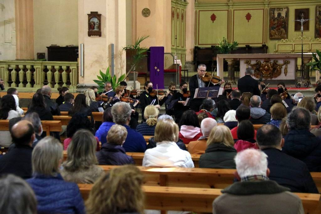 Part el públic que ha assistit al concert solidari per recaptar fons per als refugiats ucraïnesos que l'Orquestra Cadí ha fet a l'església de Guissona

Data de publicació: dissabte 09 d’abril del 2022, 13:51

Localització: Guissona

Autor: Anna Berga