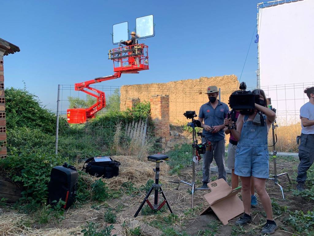 Imatge inèdita del rodatge de la pel·lícula 'Alcarràs' en una localització a Massalcoreig, l'estiu de 2021

Data de publicació: dilluns 11 d’abril del 2022, 10:02

Localització: Lleida

Autor: Cedida a l'ACN