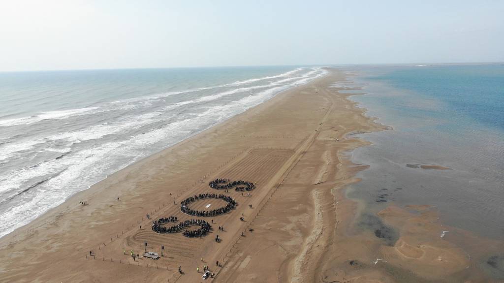 Els assistents a l'acte del MOLDE han configurat les lletres SOS a la platja del Trabucador

Data de publicació: diumenge 27 de març del 2022, 15:51

Localització: La Ràpita

Autor: Cedida pel MOLDE