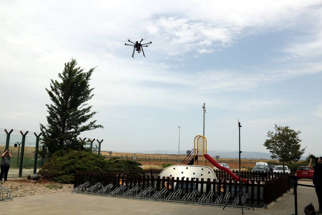 Demostració a les instal·lacions de l'Aeroport de Lleida-Alguaire del vol d'un dron que permet detectar l'estat hídric del terreny ©Salvador Miret