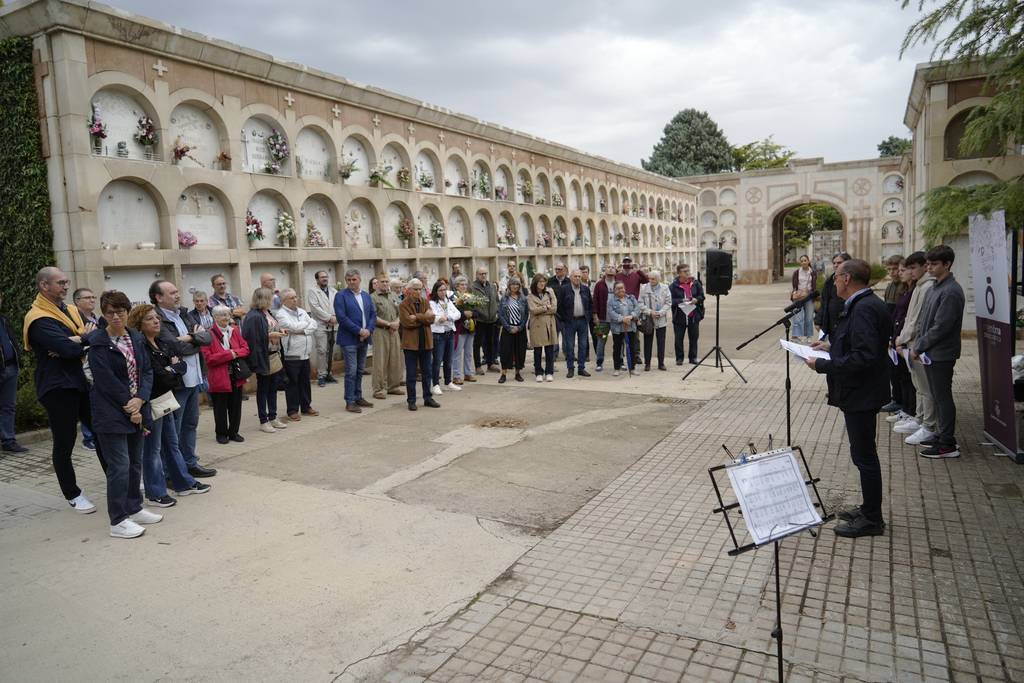 Descoberta de la nova placa que recorda als lleidatans assassinats als camps de concentració nazis. Fotografia: Mario Gascón.