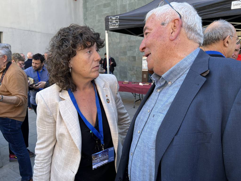 La consellera d'Acció Climàtica, Teresa Jordà i el president de la Comunitat General de Regants dels Canals d'Urgell, Amadeu Ros ©Oriol Bosch