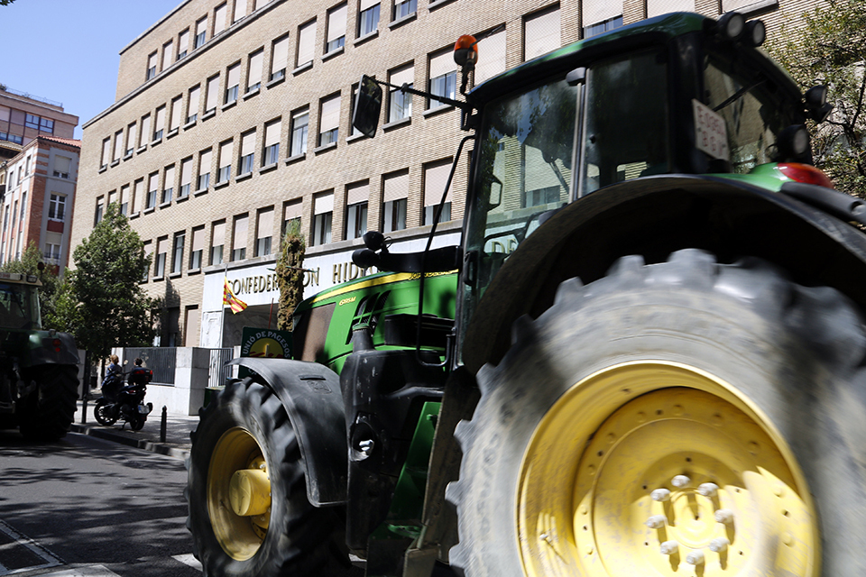 Tractorada d'UP a davant de la CHE, a Saragossa

Data de publicació: dimarts 16 de maig del 2023, 12:32

Localització: Saragossa

Autor: Oriol Bosch