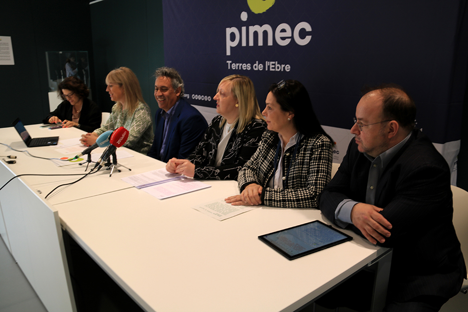 Jordi Ciuraneta, president de PIMEC Tarragona, al centre, amb els representants de PIMEC Terres de l'Ebre, en la presentació del manifest per la saquera a Deltebre

Data de publicació: dimarts 16 de maig del 2023, 12:04

Localització: Deltebre

Autor: Anna Ferràs