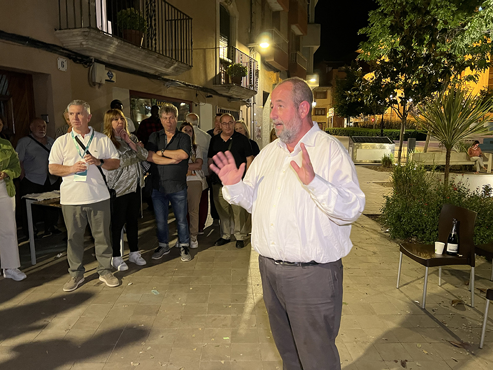 El candidat de Junts a Mollerussa, Raül Aguilar, després de conèixer els resultats electorals

Data de publicació: dilluns 29 de maig del 2023, 00:17

Localització: Mollerussa

Autor: Oriol Bosch