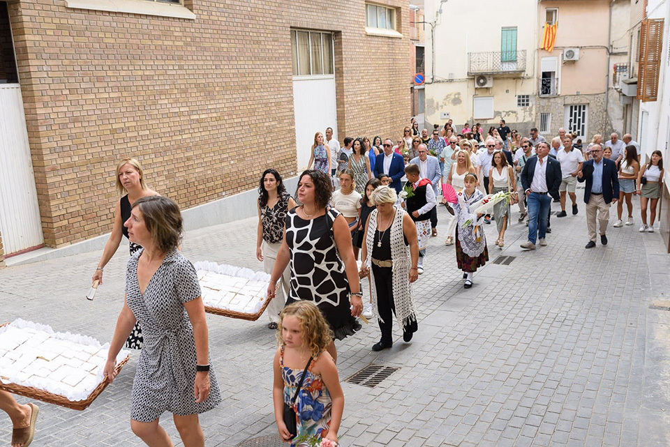Processó dels pans durant la Festa Major de Benavent de Segrià 2023 - Foto: cedida