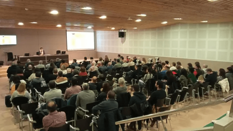 La directora general d'Agricultura i Ramaderia, Elisenda Guillaumes, durant una visita a una explotació a Lleida
Foto: Departament d'Acció Climàtica