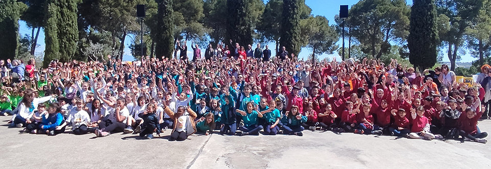 Fotografia de grups dels participants amb les autoritats
Fotos: Ajuntament i Federació de Colles Sardanistes de Lleida