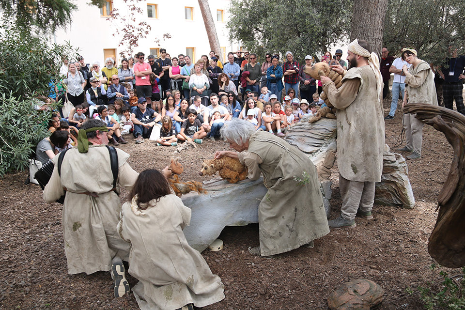 Un moment de l'espectacle 'La osa estelar' al pati del Convent de Santa Clara de Lleida

Data de publicació: diumenge 05 de maig del 2024, 13:14

Localització: Lleida

Autor: Ignasi Gómez