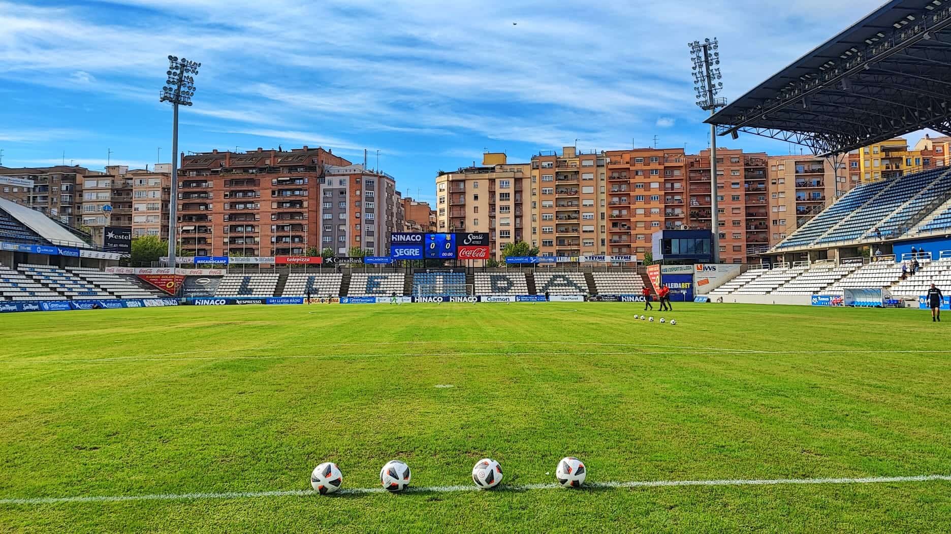 Imatge del Camp d'Esports buit. Foto. Lleida Esportiu