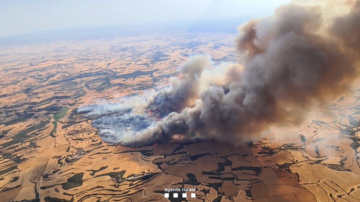 Imatge aèria d'un incendi a Torrefeta i Florejacs, a la Segarra. Foto Bombers